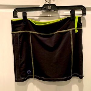 Small Moxie athletic skirt black/neon green